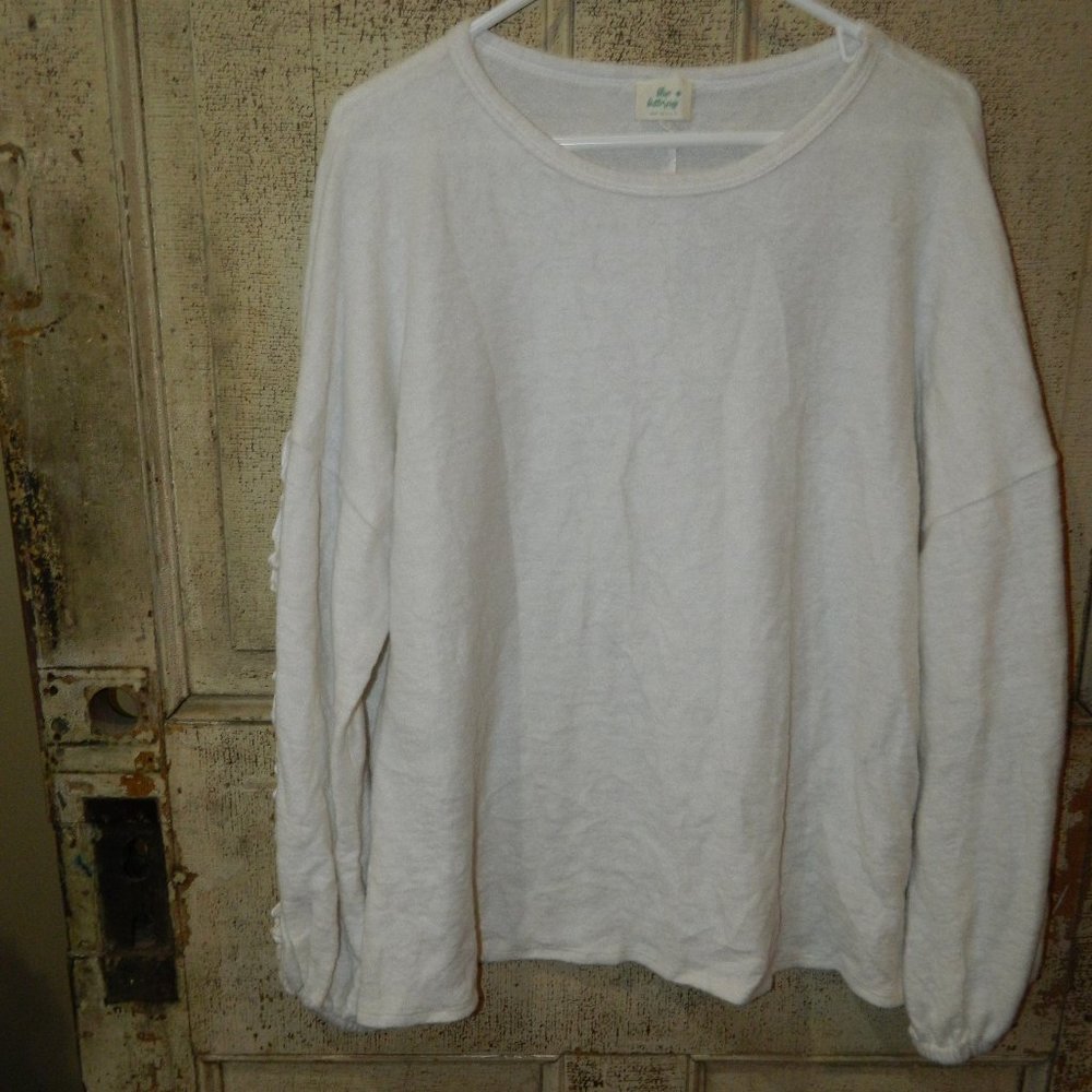 Blue Buttercup Ruffle Sleeve Sweater Cream Size M (O-18)
